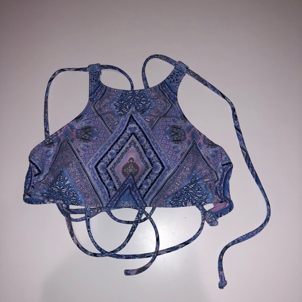 Halter patterned bikini top